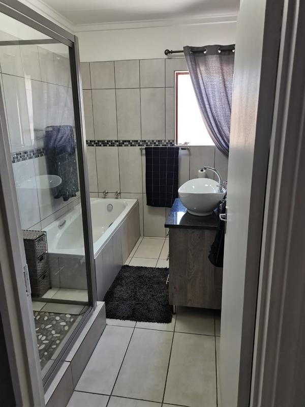 3 Bedroom Property for Sale in Langenhovenpark Free State